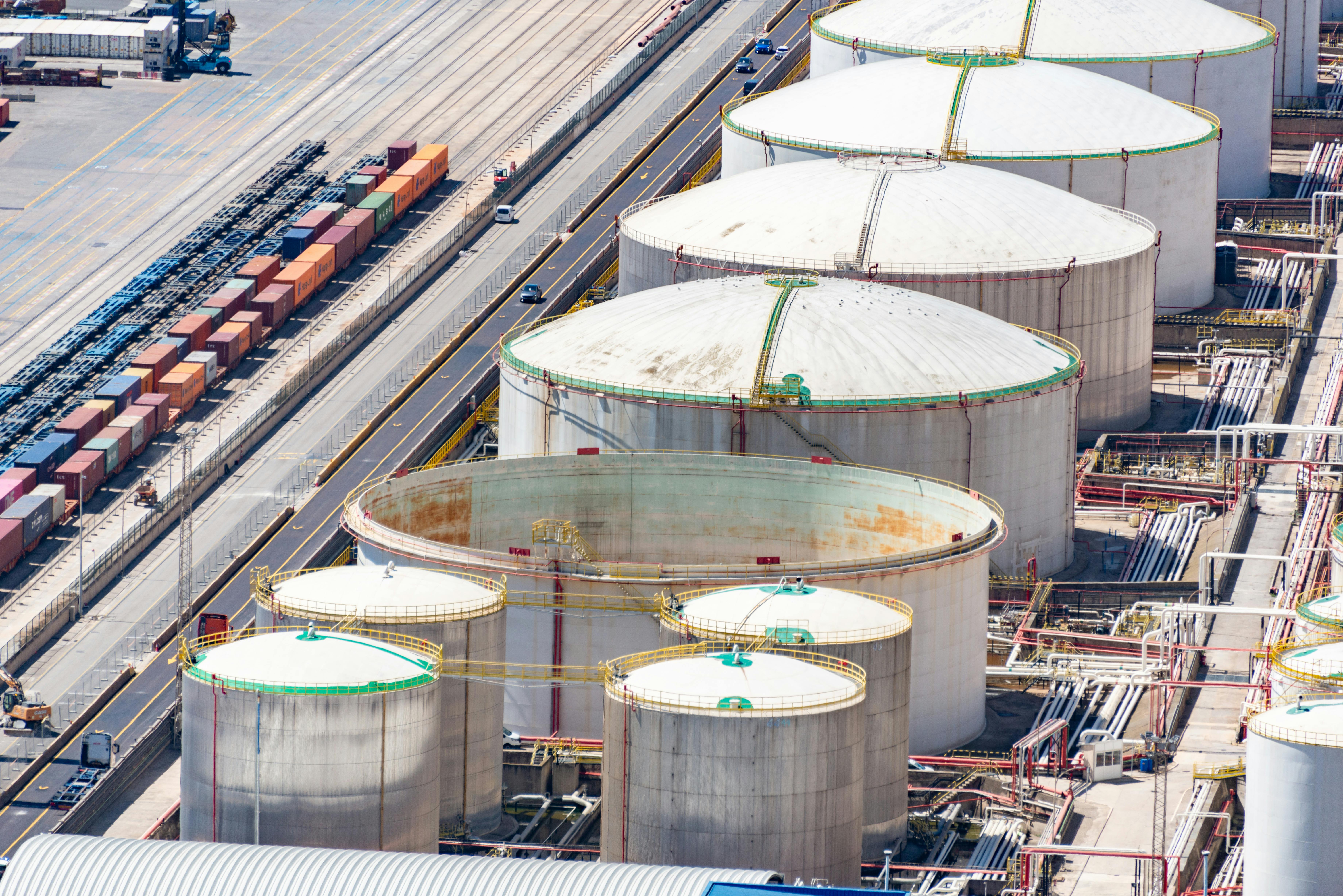 Storage and logistics terminal with bulk tanks